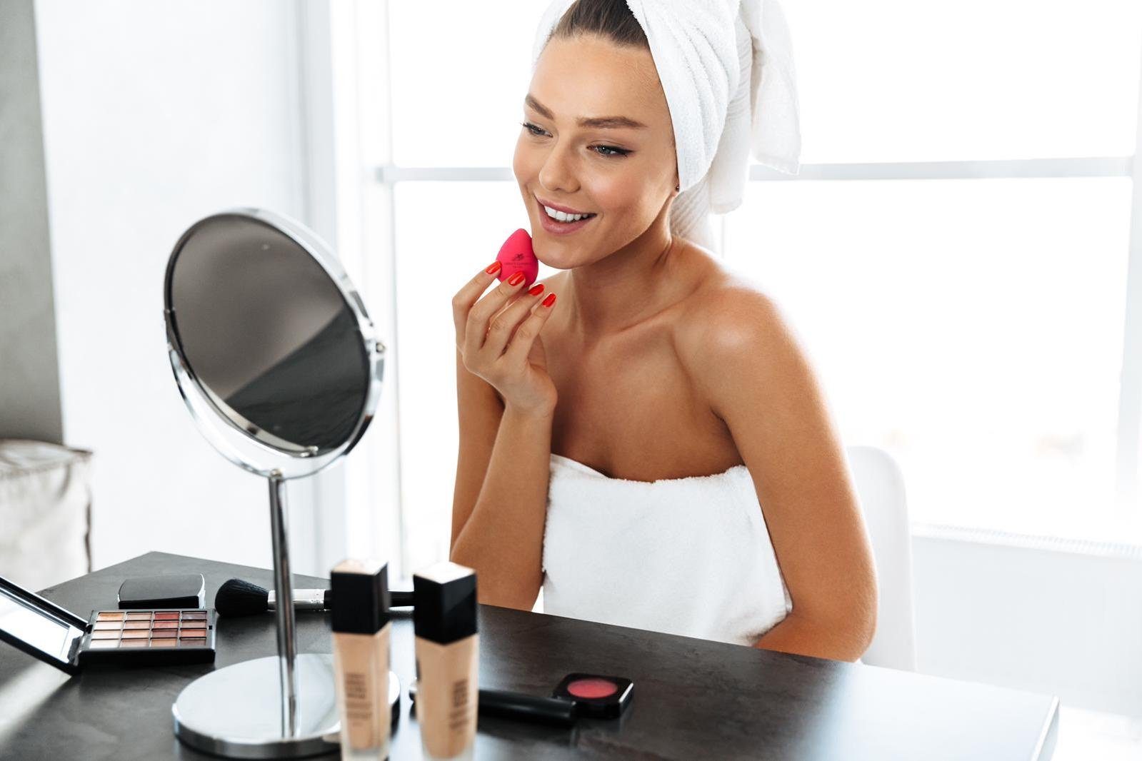 Make-Up Schwamm Rot 2-tlg. – Make-up auftragen